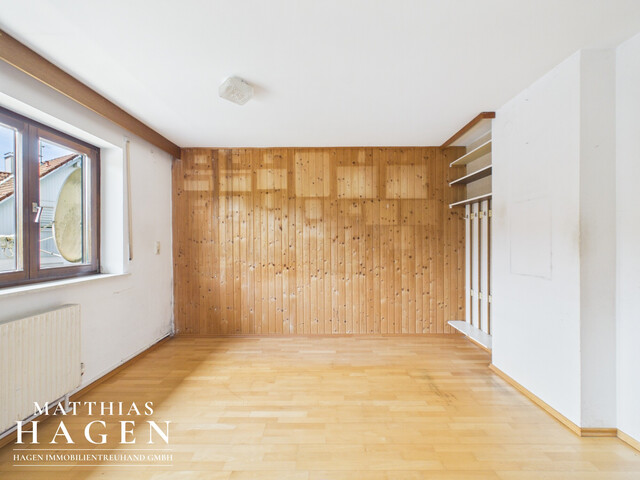 Großzügige Familienwohnung mit Garten, Loggia und Garage