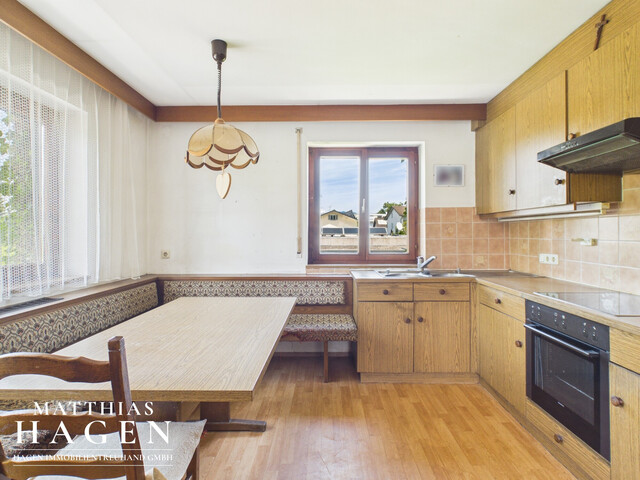 Großzügige Familienwohnung mit Garten, Loggia und Garage