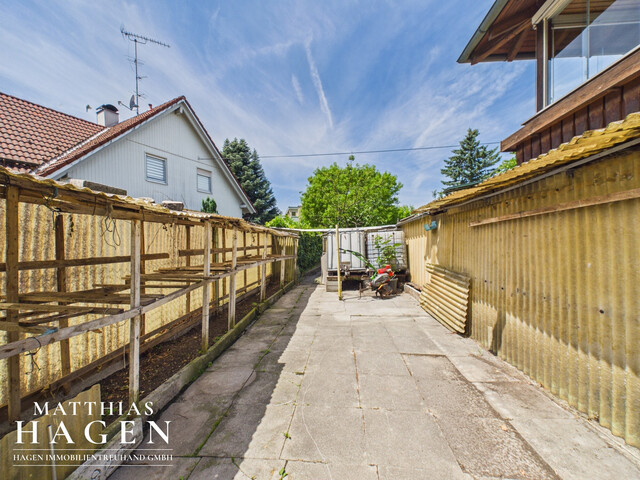 Großzügige Familienwohnung mit Garten, Loggia und Garage