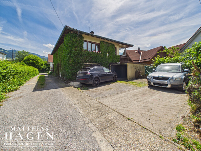 Großzügige Familienwohnung mit Garten, Loggia und Garage