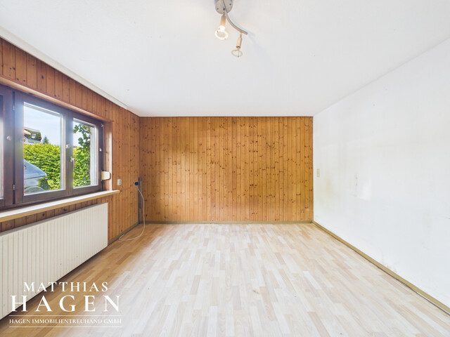 Großzügige Familienwohnung mit Garten, Loggia und Garage