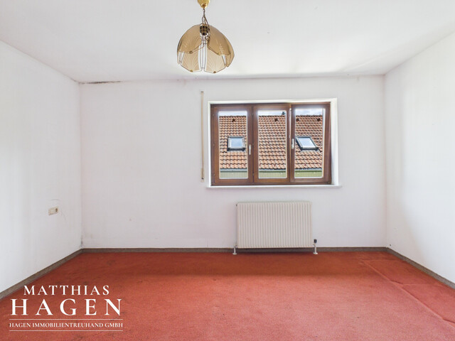 Großzügige Familienwohnung mit Garten, Loggia und Garage