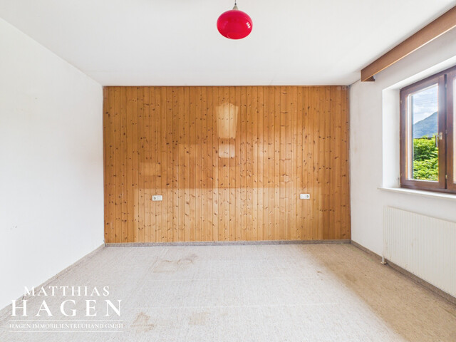Großzügige Familienwohnung mit Garten, Loggia und Garage