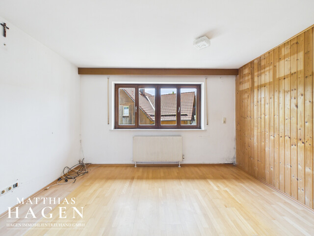 Großzügige Familienwohnung mit Garten, Loggia und Garage