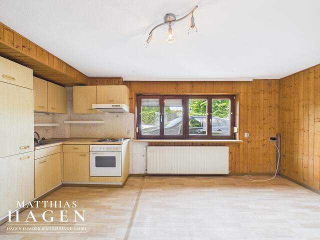 Großzügige Familienwohnung mit Garten, Loggia und Garage