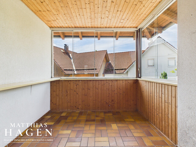 Großzügige Familienwohnung mit Garten, Loggia und Garage