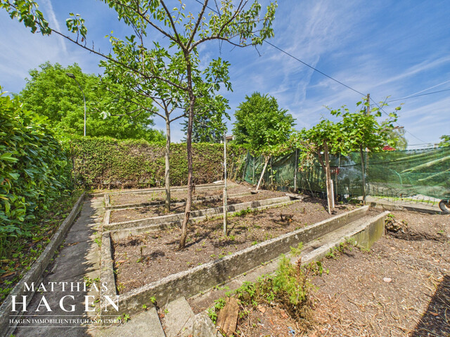 Großzügige Familienwohnung mit Garten, Loggia und Garage