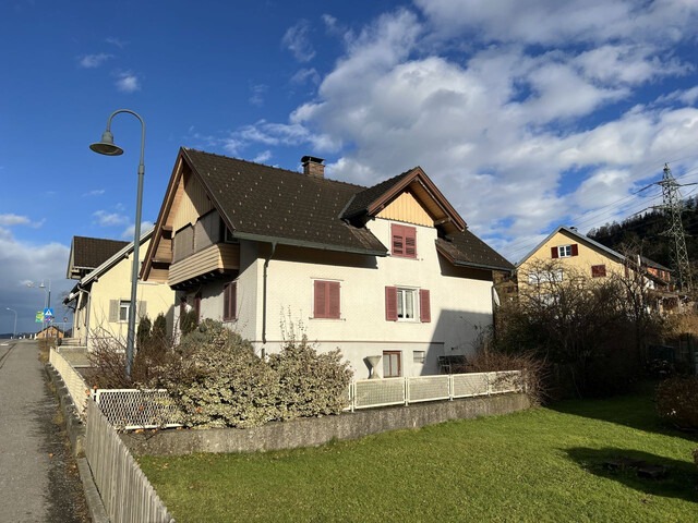 CHARMANTES EINFAMILIENHAUS MIT GROSSEM GRUNDSTÜCK