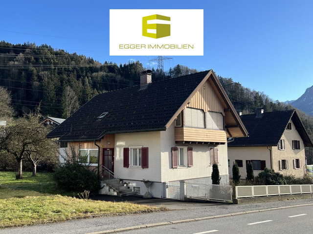 CHARMANTES EINFAMILIENHAUS MIT GROSSEM GRUNDSTÜCK