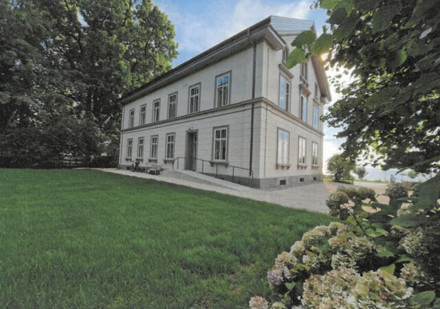 Dachgeschosswohnung in historischer Villa