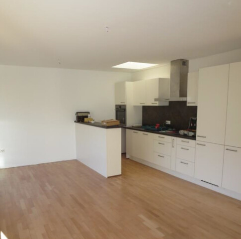 "ohne Provision" geräumige, helle 2 Zimmer Wohnung mit großem Balkon