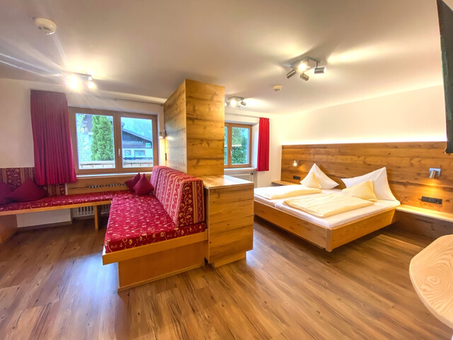 Repräsentatives Hotel in beliebter Lage im Kleinwalsertal!