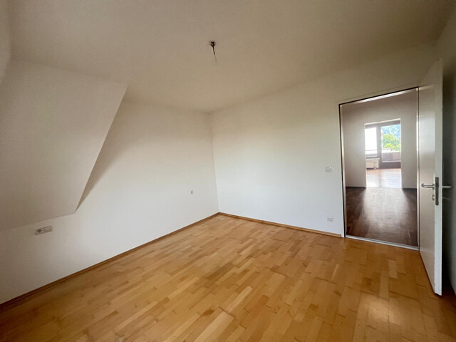 56m2, 2-Zimmer-Wohlfühlwohnung, provisionsfrei, renoviert für Single oder Paar, Balkonblick zur Karrenseilbahn...