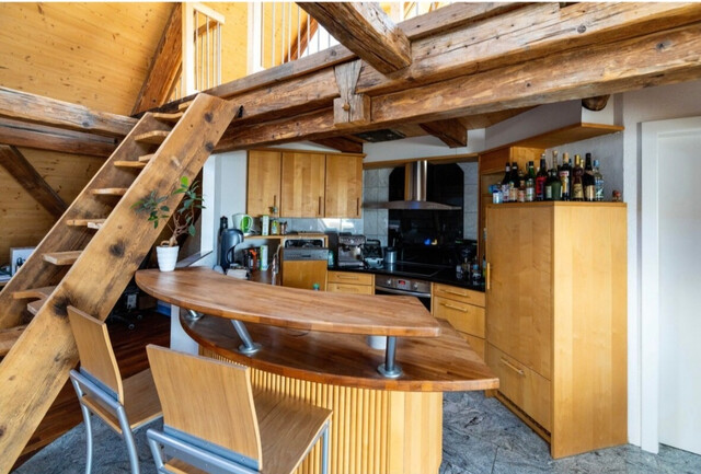 Charmante , helle Dachgeschosswohnung mit Galerie 
