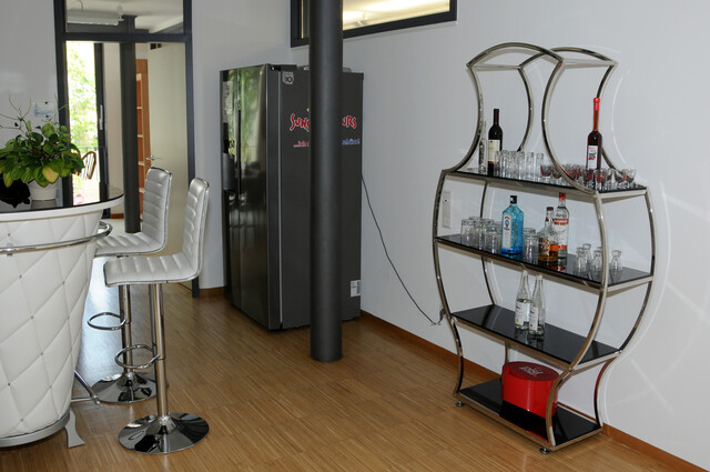 Am Fuss der Schattenburg: Einzigartige Gewerbeimmobilie in Toplage