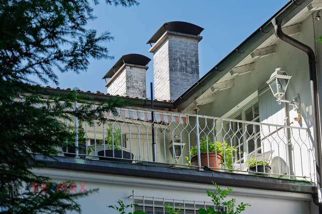 Große Villa thronend über Feldkirch mit Baulandreserve