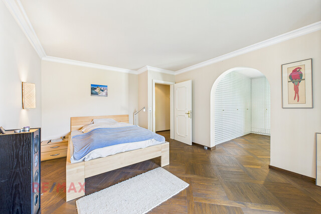 Große Villa thronend über Feldkirch mit Baulandreserve