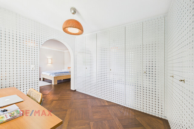 Große Villa thronend über Feldkirch mit Baulandreserve