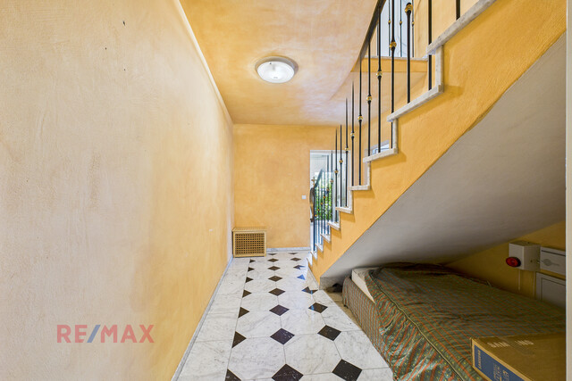 Große Villa thronend über Feldkirch mit Baulandreserve