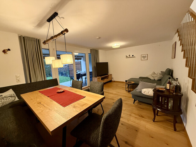 Großzügige, moderne  4-Zimmer-Gartenwohnung auf 2 Etagen in ruhiger Lage!