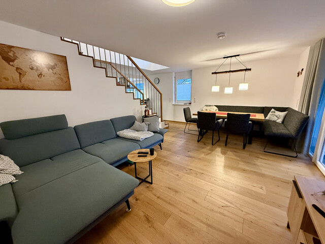 Großzügige, moderne  4-Zimmer-Gartenwohnung auf 2 Etagen in ruhiger Lage!