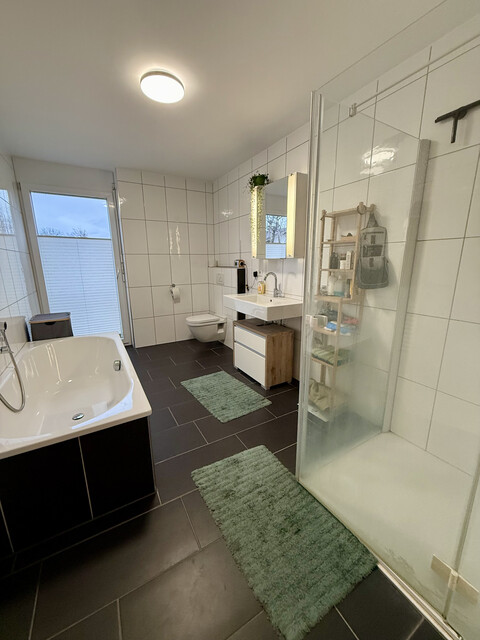 Großzügige, moderne  4-Zimmer-Gartenwohnung auf 2 Etagen in ruhiger Lage!