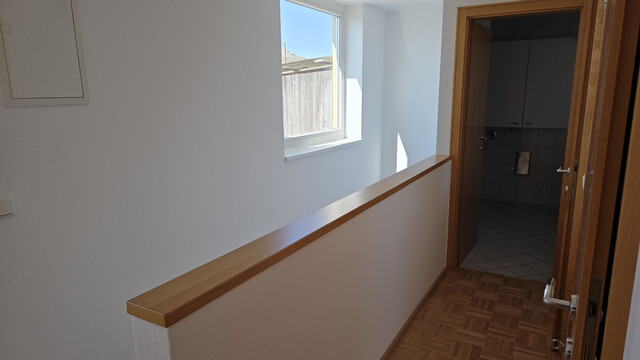 Geräumige Wohnung mit Tiefgarage, Terrasse, Loggia, Abstellraum, Keller und Fahrradabstellraum