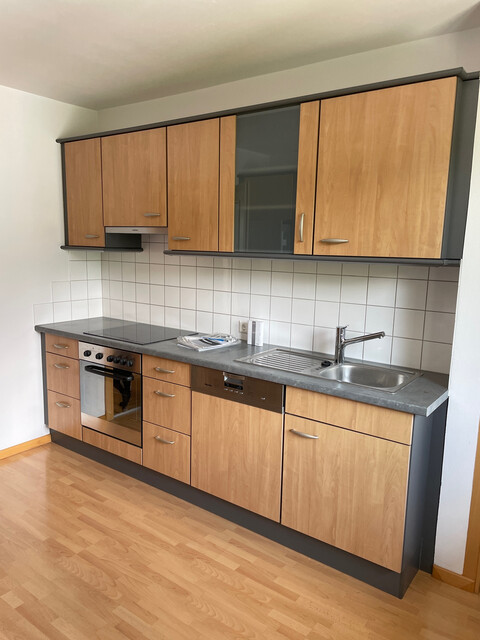 geräumige, helle   4 Zimmer Wohnung   mit separater Küche, Balkon, großes Bad