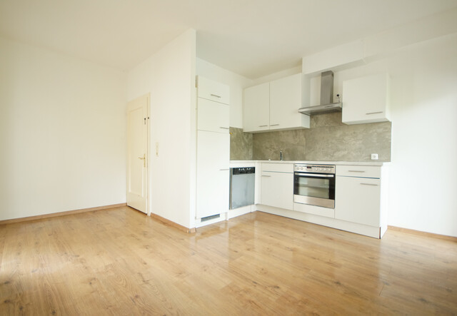 Geräumige provisionsfreie Wohnung mit Balkon !