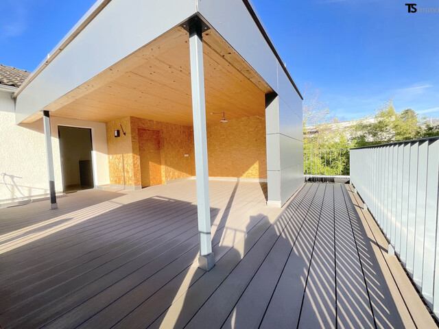 Rankweil: Wohnen mit Weitblick: Stilvolle 4,5-Zimmer-Maisonette mit XXL-Terrasse, Pergola & Zukunftsoption Büro/Praxis, 1 Garage, 1 Carport-Stellplatz