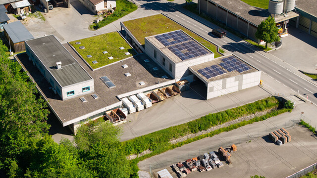 Gewerbeareal mit Werkstatt, Lagerhallen und Büros in Schruns!