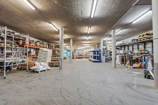 Gewerbeareal mit Werkstatt, Lagerhallen und Büros in Schruns!