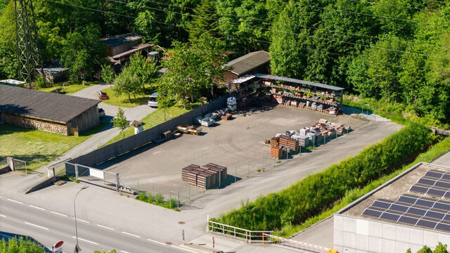 Gewerbeareal mit Werkstatt, Lagerhallen und Büros in Schruns!