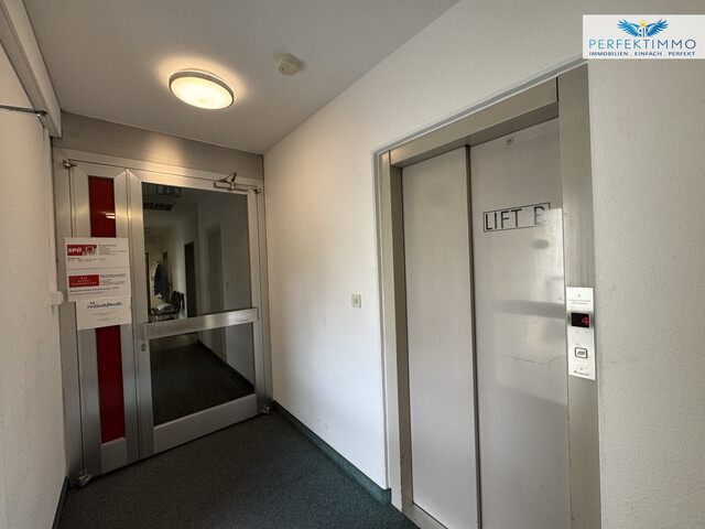 Potenzialfläche mit Raum für moderne Bürogestaltung