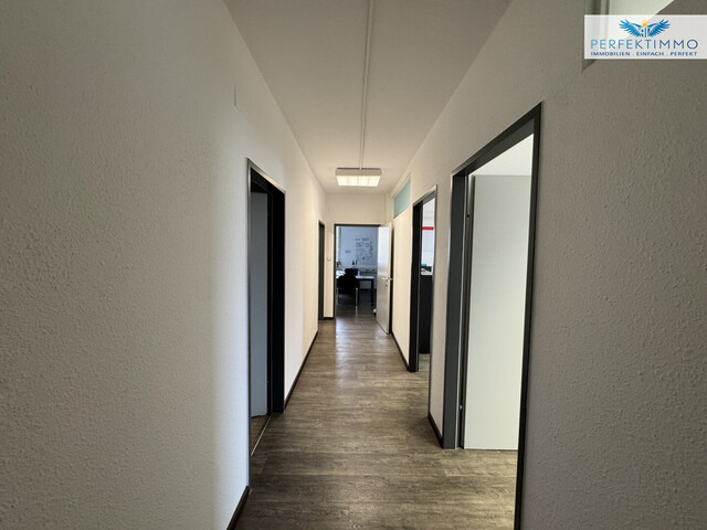 Potenzialfläche mit Raum für moderne Bürogestaltung