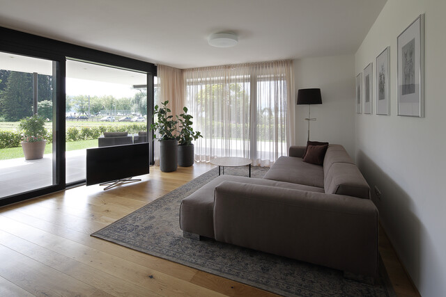 traumhafte Gartenwohnung mit riesiger Terrasse und Seesicht 