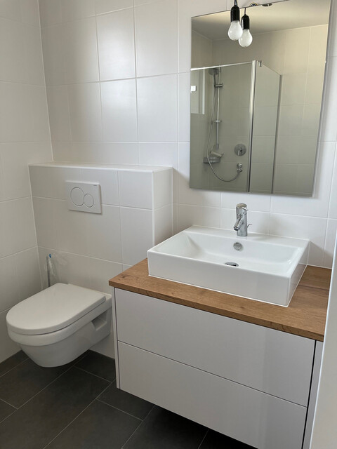 Moderne 2 Zimmer Dachgeschosswohnung mit Garage, Balkon und Keller in Neubau - provisionsfrei