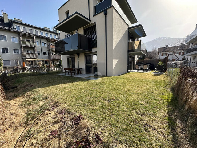 MODERN UND HOCHWERTIG WOHNEN MIT PRIVATEM GARTEN, VIEL LICHT & RUHIGER LAGE