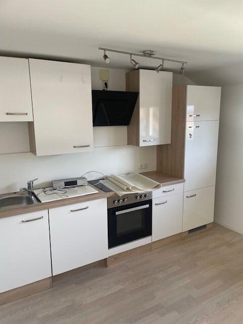 Dachgeschosswohnung mit 8 m² Balkon, 15 m² Abstellraum & 20 m² Keller - Top Ausstattung!