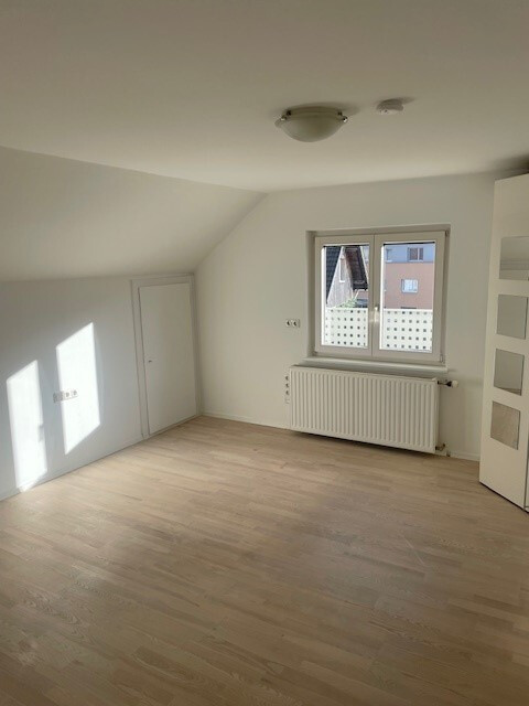 Dachgeschosswohnung mit 8 m² Balkon, 15 m² Abstellraum & 20 m² Keller - Top Ausstattung!