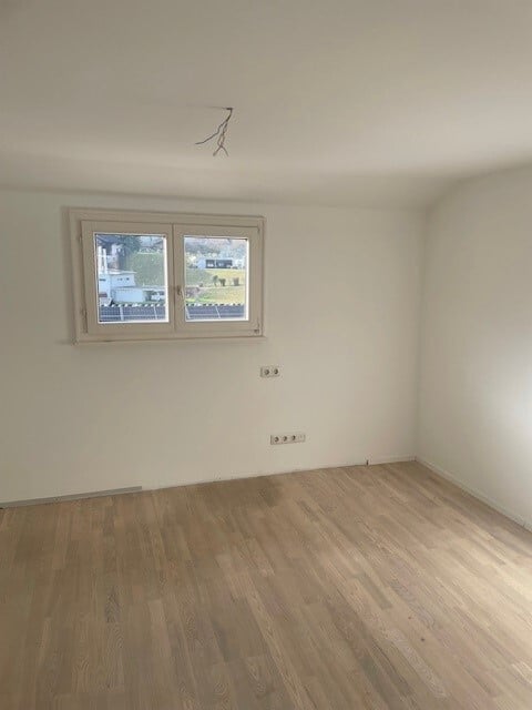 Dachgeschosswohnung mit 8 m² Balkon, 15 m² Abstellraum & 20 m² Keller - Top Ausstattung!