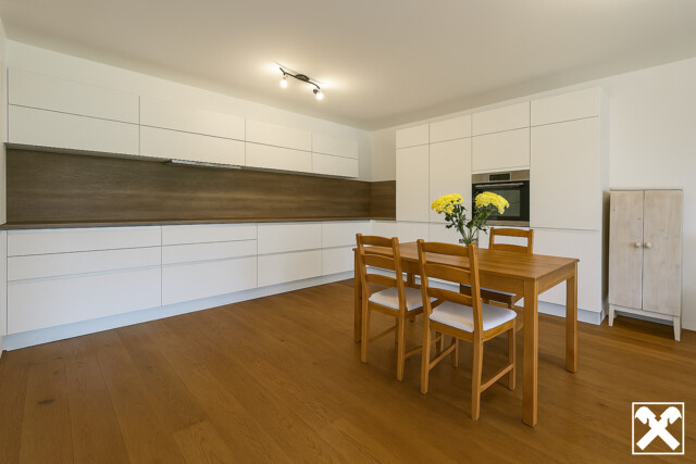 Moderne 3-Zimmerdachgeschosswohnung mit Terrasse