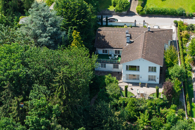 Große Villa thronend über Feldkirch mit Baulandreserve
