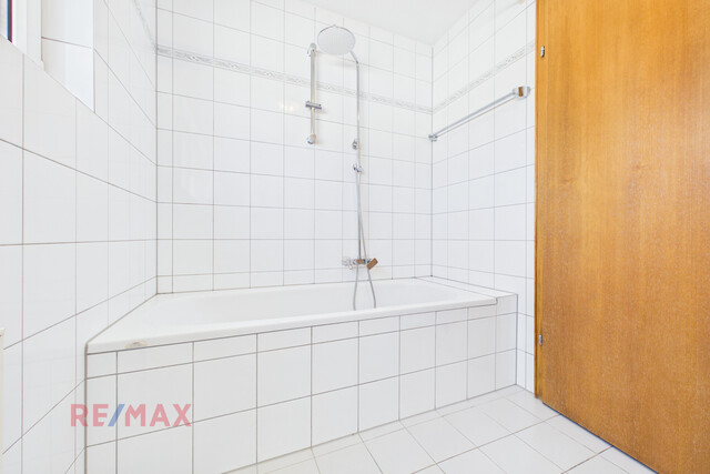 Attraktive 3-Zimmer Wohnung mit 2 Tiefgaragenplätzen in Hard