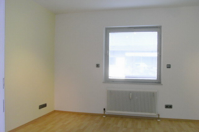 3 Zimmer in Tisis mit verglastem Balkon, Grenznähe