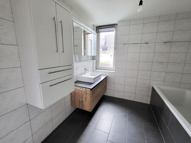 Muntlix: attraktive 3-Zimmer-Dachgeschosswohnung zu vermieten - provisionsfrei