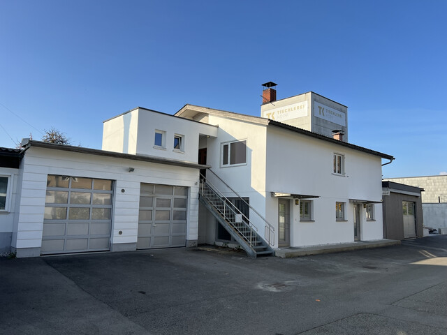 GERÄUMIGE PRODUKTIONS- UND LAGERHALLE FÜR IHR UNTERNEHMEN