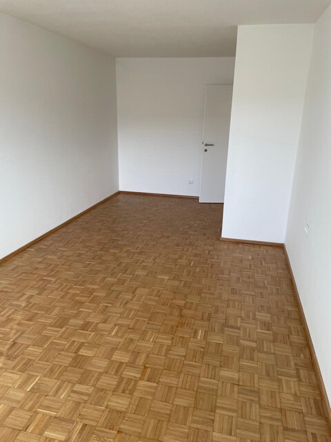 Lichtdurchflutete 2-Zimmer-Wohnung mit Balkon & Dachterrasse in zentraler Lage