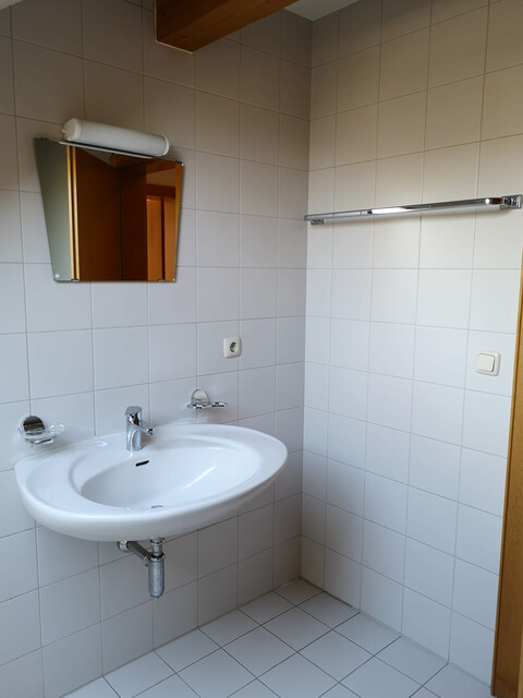 Zentrale 2-geschossige Wohnung ab 15.8.