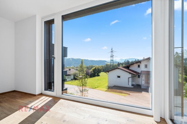 Erstbezug - Familienfreundliche 4-Zimmer-Wohnung mit Weitblick zu vermieten